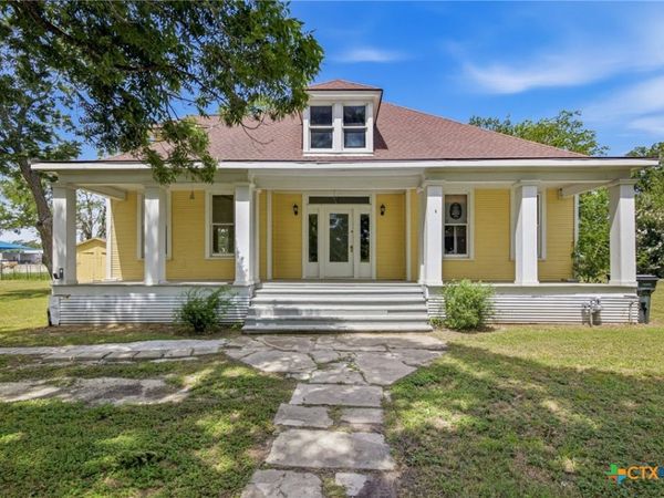 119 N West Street , Yorktown, TX 78164