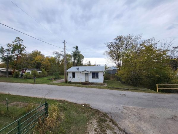 8885 Park Street, Birch Tree, MO 65438