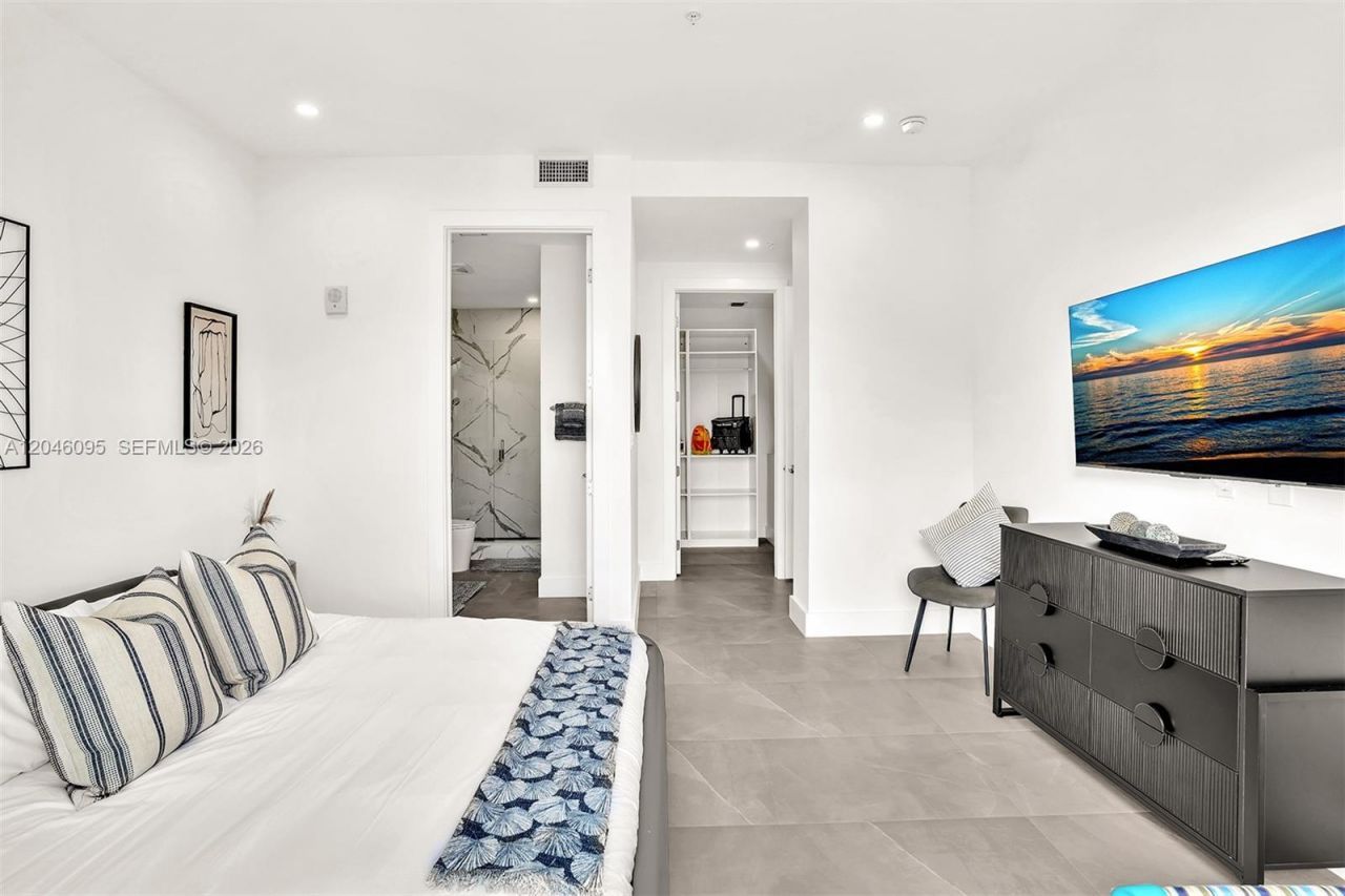 2100 Miami Rd , Unit 202, Fort Lauderdale, FL 33316 Photo