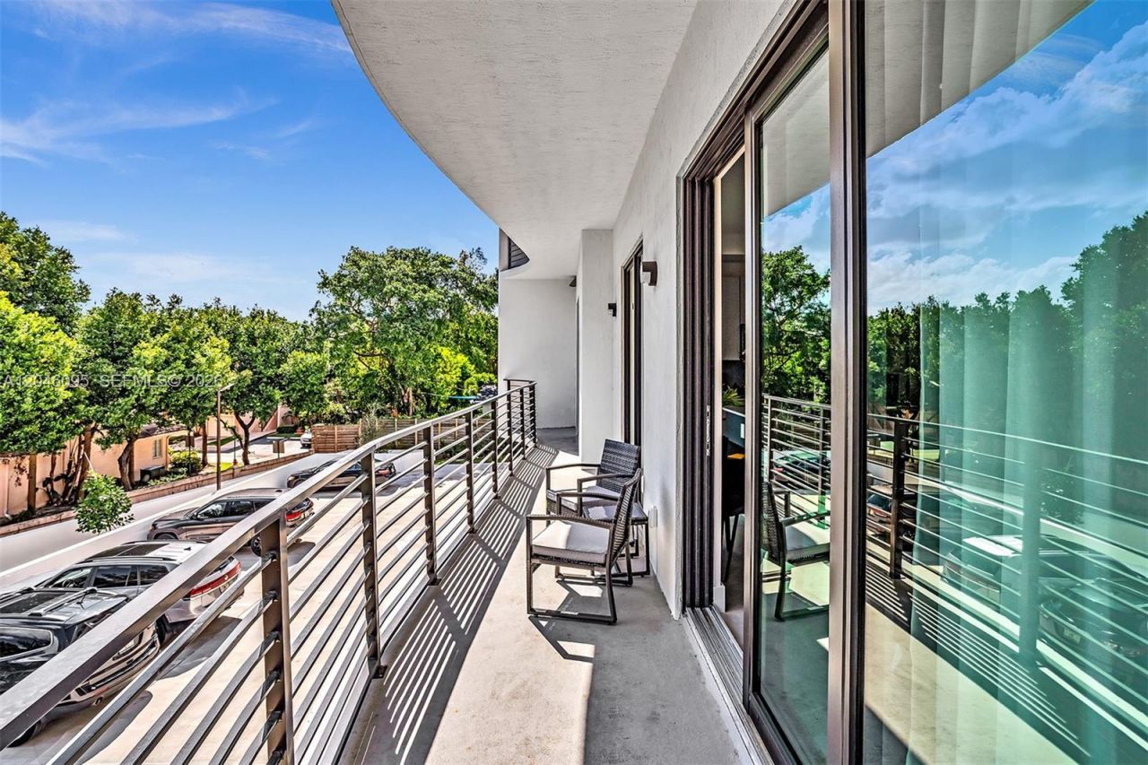 2100 Miami Rd , Unit 202, Fort Lauderdale, FL 33316 Photo