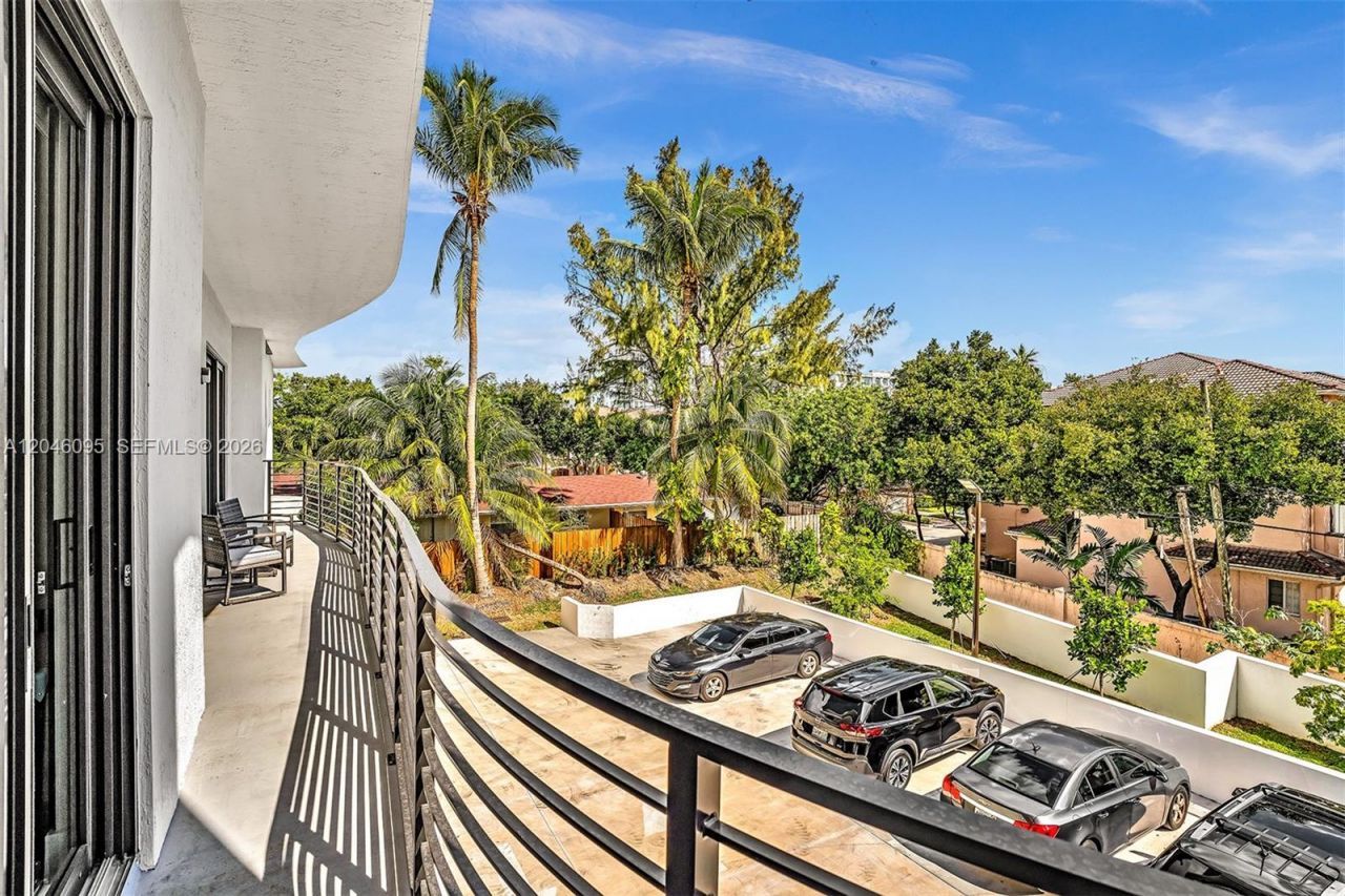2100 Miami Rd , Unit 202, Fort Lauderdale, FL 33316 Photo