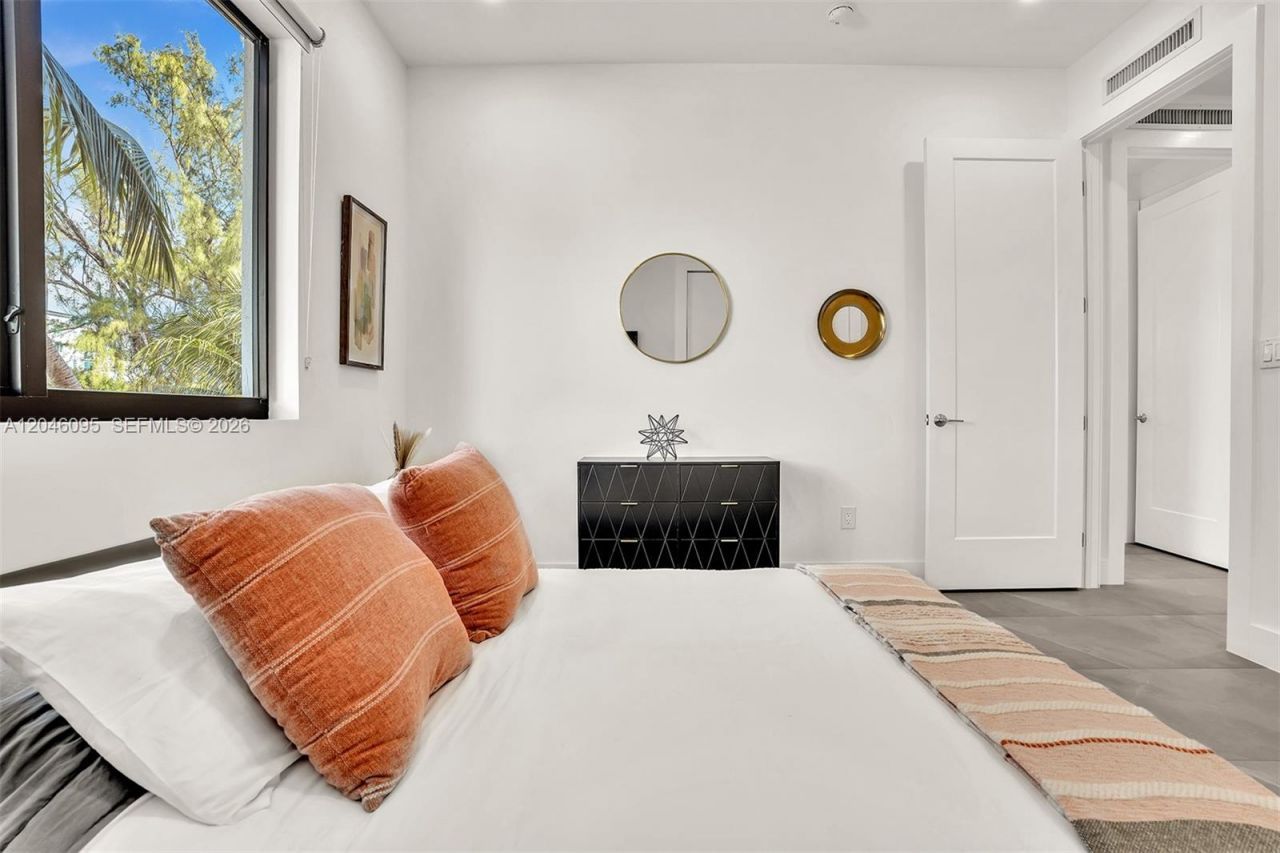 2100 Miami Rd , Unit 202, Fort Lauderdale, FL 33316 Photo