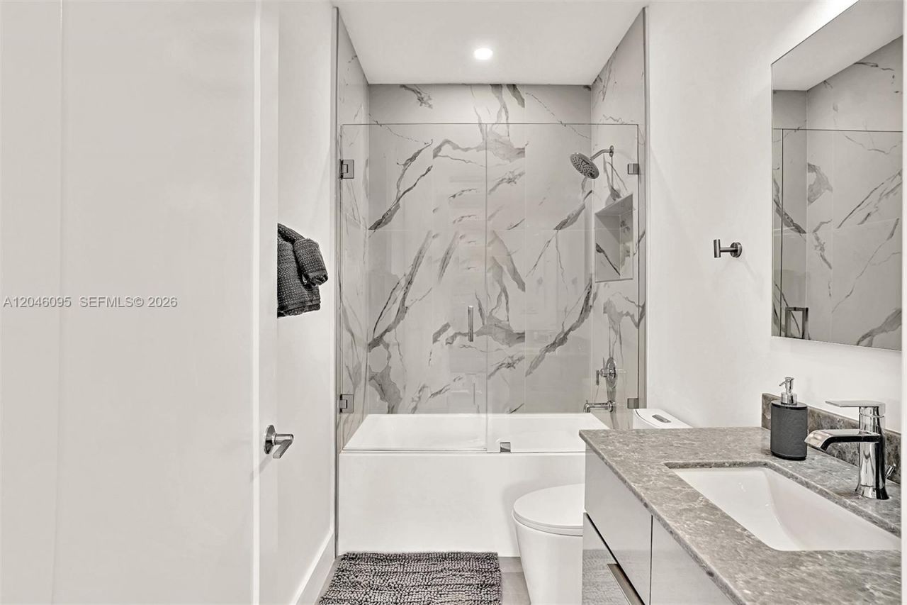 2100 Miami Rd , Unit 202, Fort Lauderdale, FL 33316 Photo