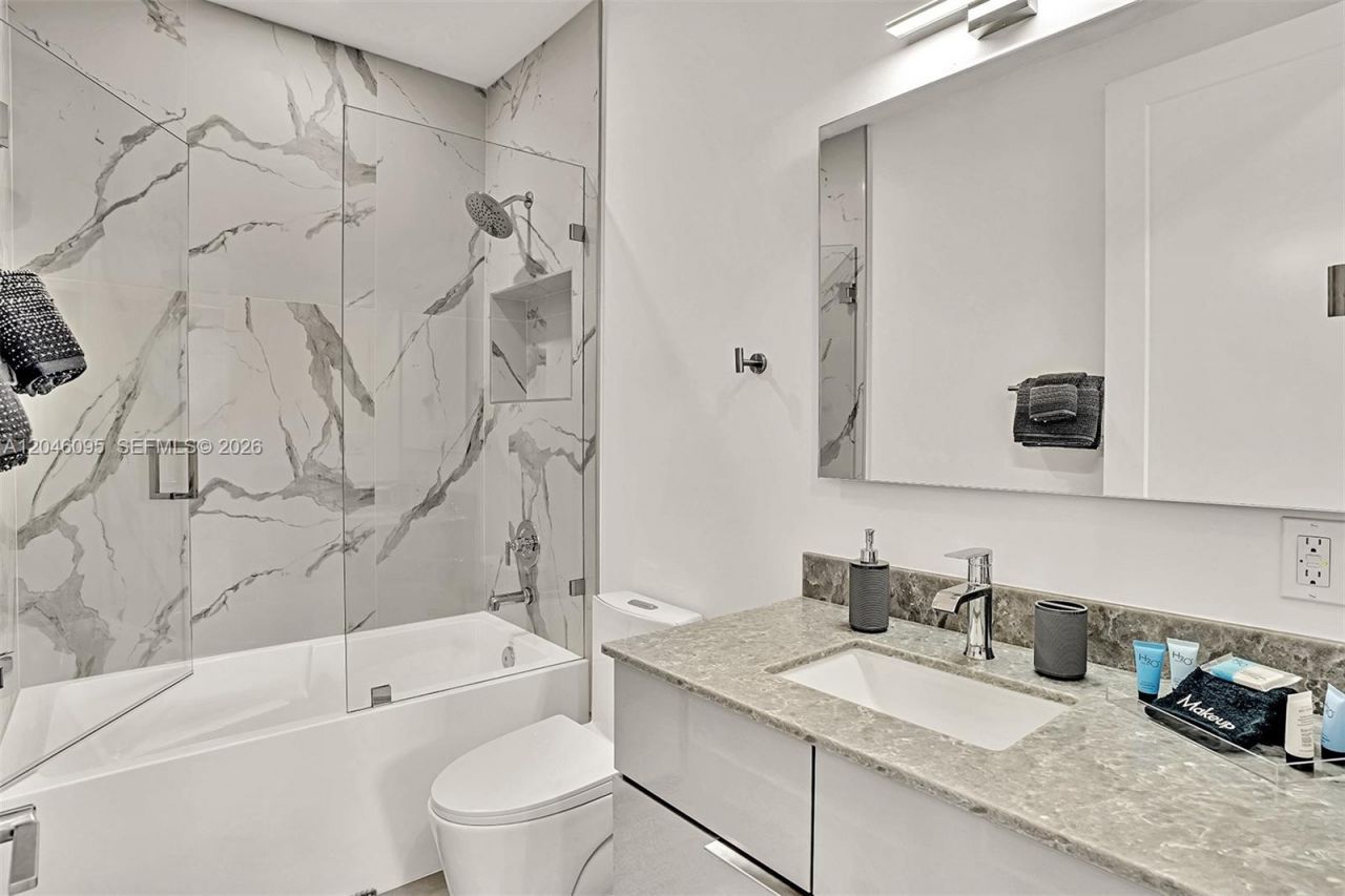 2100 Miami Rd , Unit 202, Fort Lauderdale, FL 33316 Photo