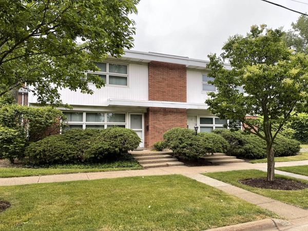 317 Woodlawn Avenue , Glencoe, IL 60022