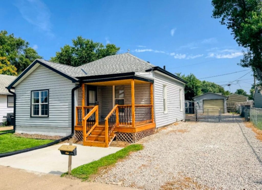 1806 Avenue C, Council Bluffs, IA 51501 Main Photo