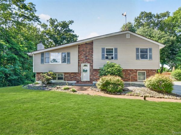 18 Pine Ridge Drive , Hopewell Junction, NY 12533
