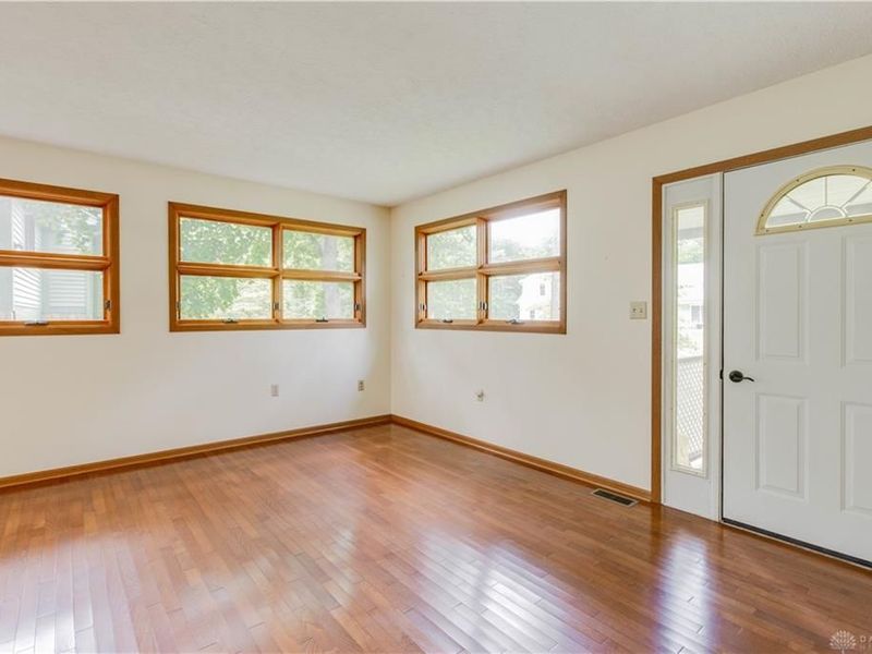 975 S High Street, Yellow Springs, OH 45387 Photo 2