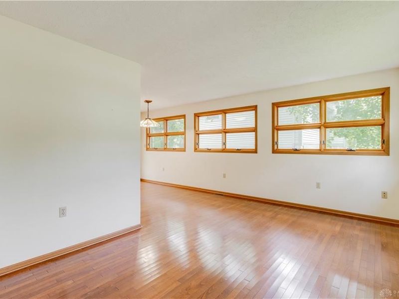 975 S High Street, Yellow Springs, OH 45387 Photo 3