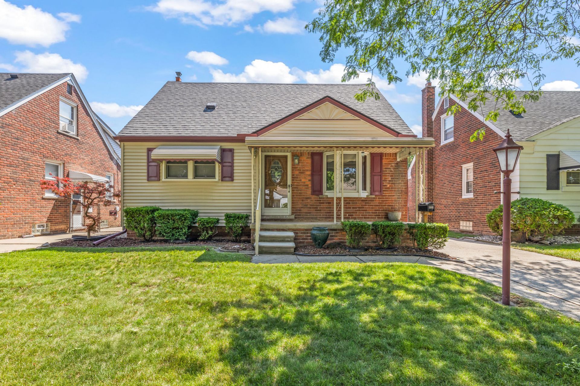 9709 Laurence Avenue, Allen Park, MI 48101 Main Photo