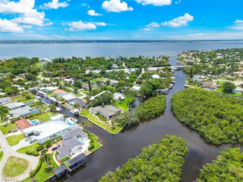 1040 Edgemere Dr, Fort Myers, FL 33919 Photo