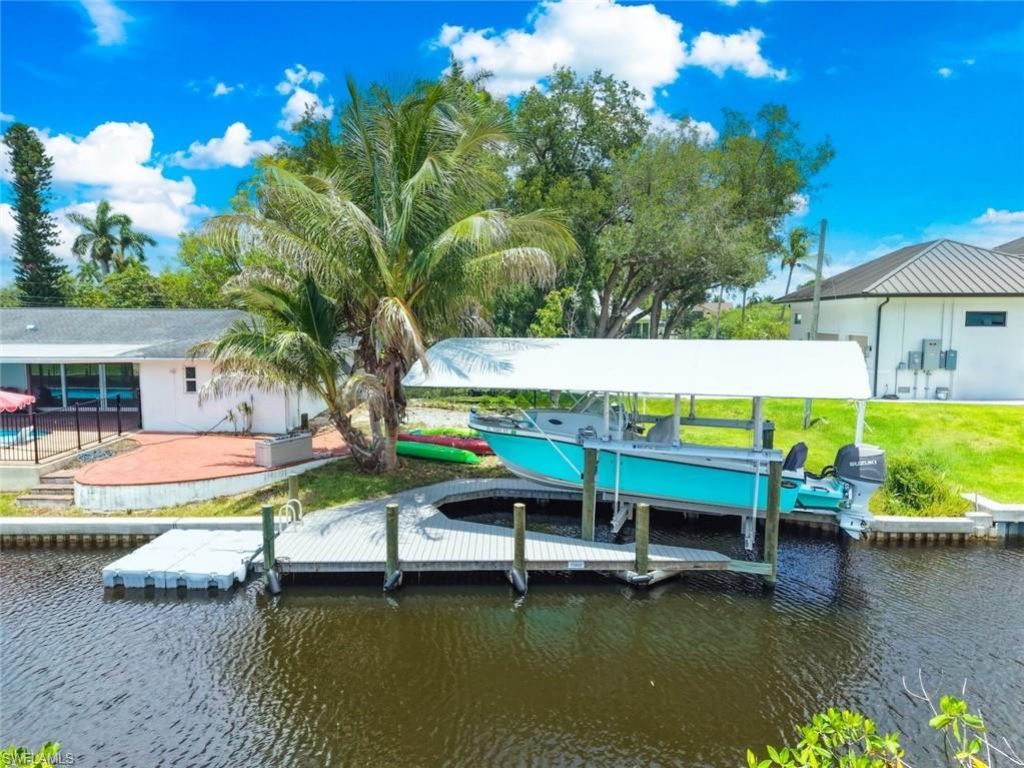 1040 Edgemere Dr, Fort Myers, FL 33919 Photo