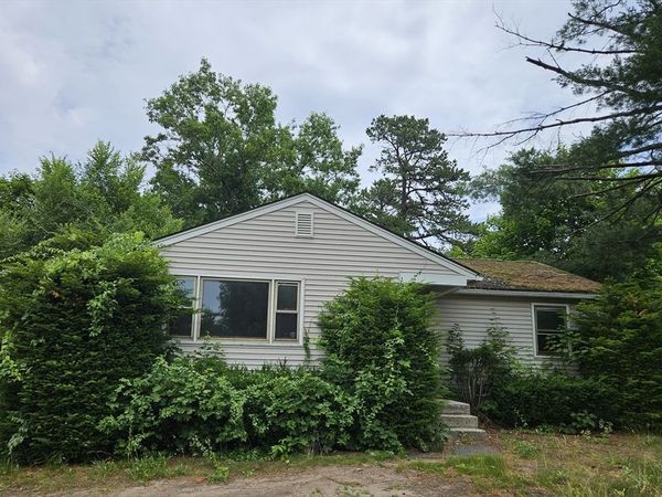 5 Morin Dr, Easthampton, MA 01027