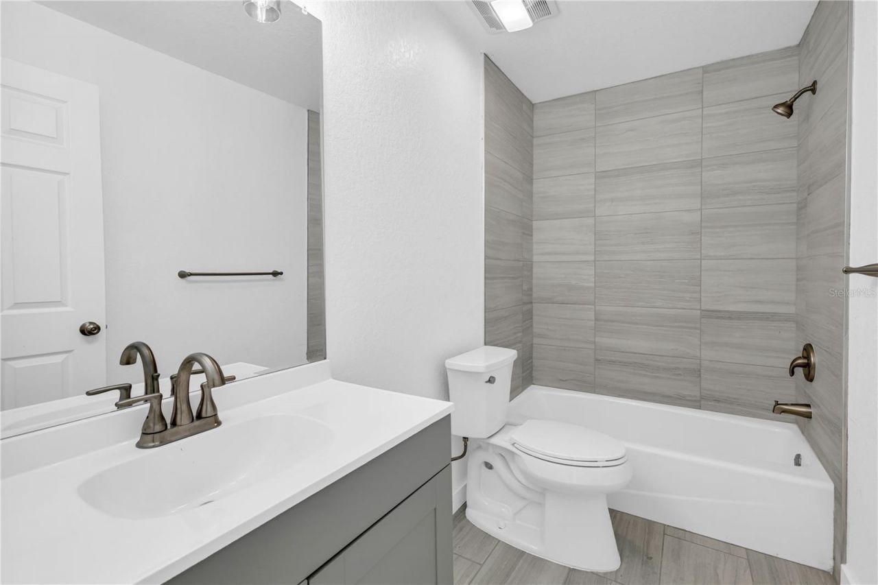 2206 53rd Avenue E, Bradenton, FL 34203 Photo