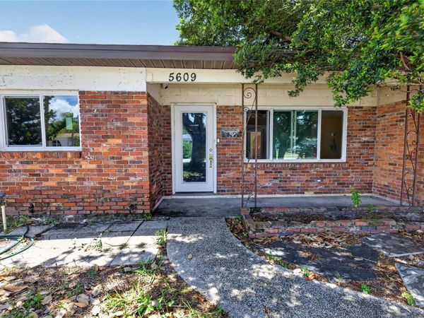 5609 LARIMER DRIVE, TAMPA, FL 33615