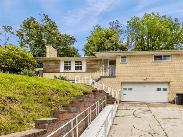 1105 Greentree Rd, Pittsburgh, PA 15220