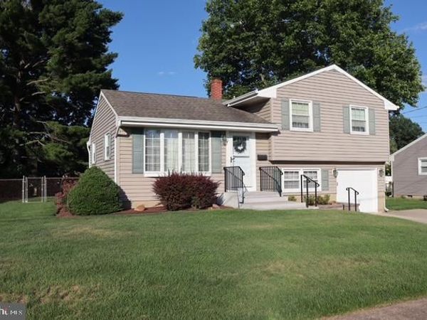 12 PHAETON DRIVE, HAMILTON, NJ 08690
