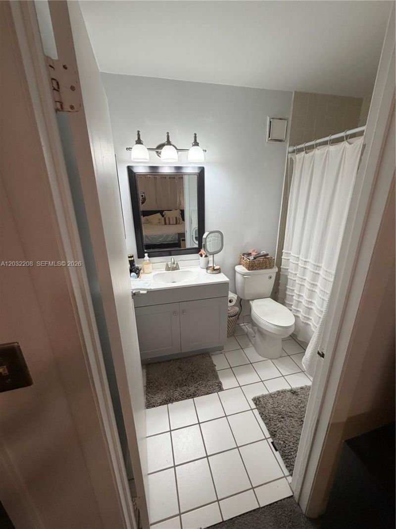 9495 N Palm Cir N , Unit 9495, Pembroke Pines, FL 33025 Photo