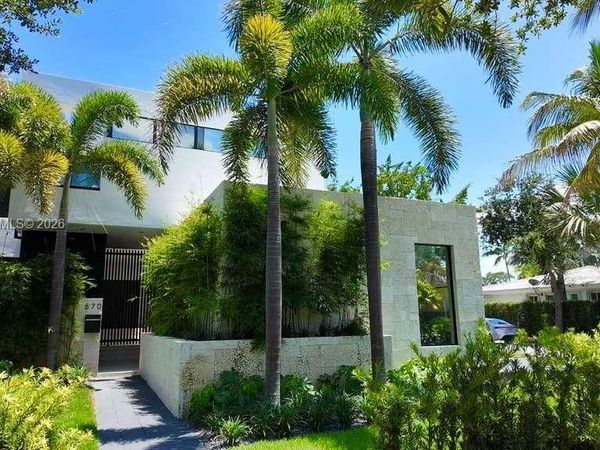570 S Shore Dr , Miami Beach, FL 33141