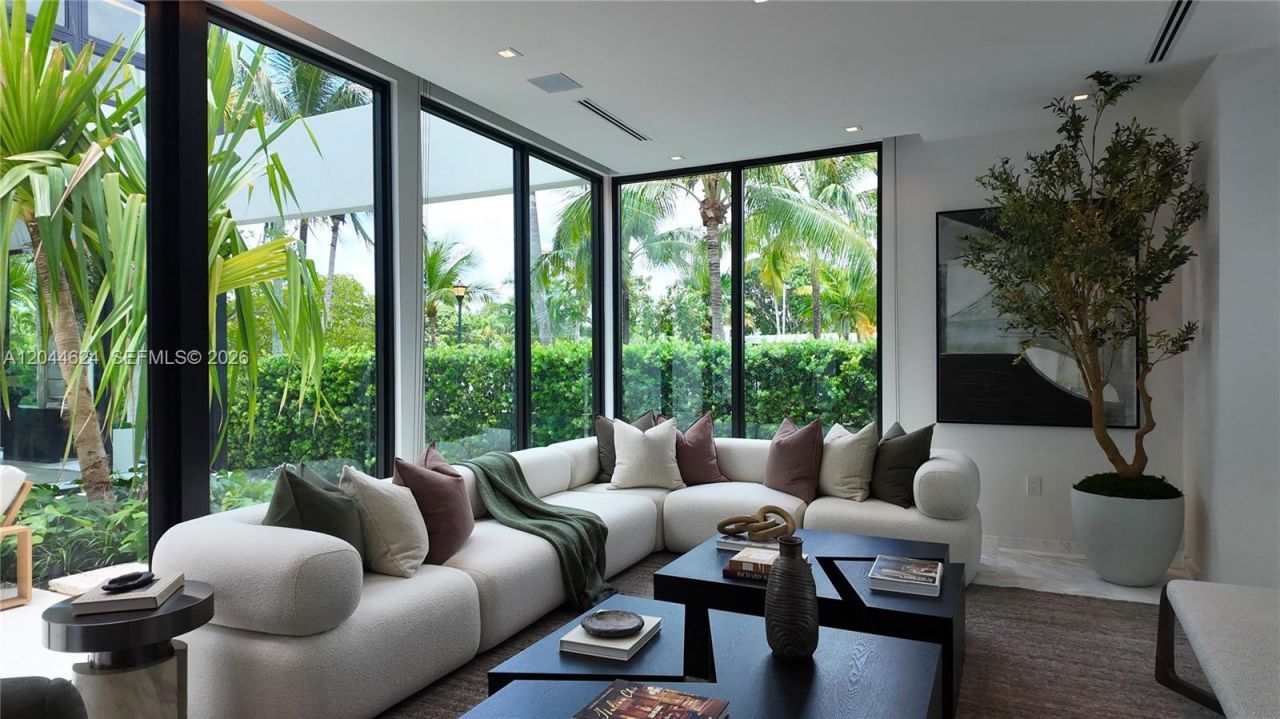570 S Shore Dr , Miami Beach, FL 33141 Photo