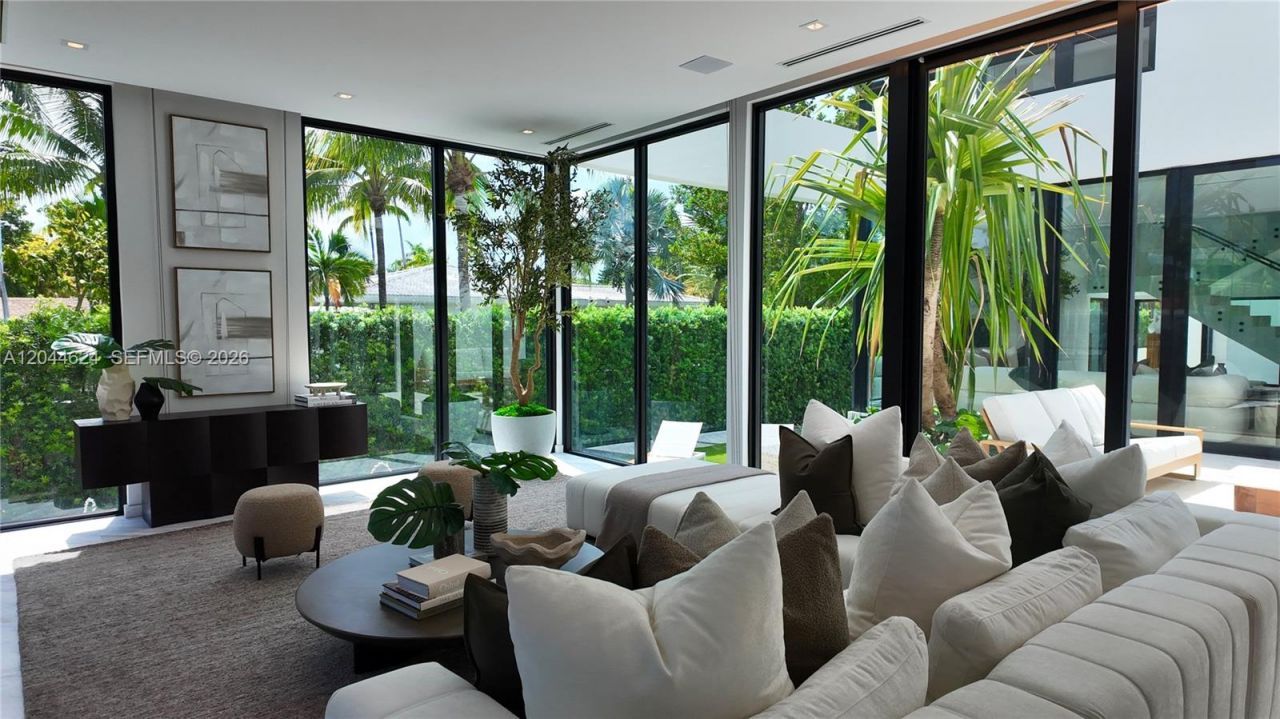 570 S Shore Dr , Miami Beach, FL 33141 Photo