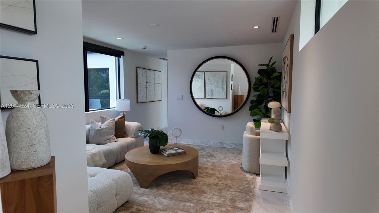 570 S Shore Dr , Miami Beach, FL 33141 Photo