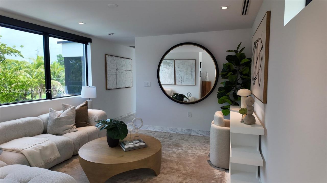 570 S Shore Dr , Miami Beach, FL 33141 Photo