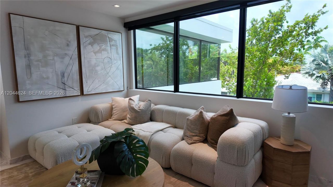 570 S Shore Dr , Miami Beach, FL 33141 Photo