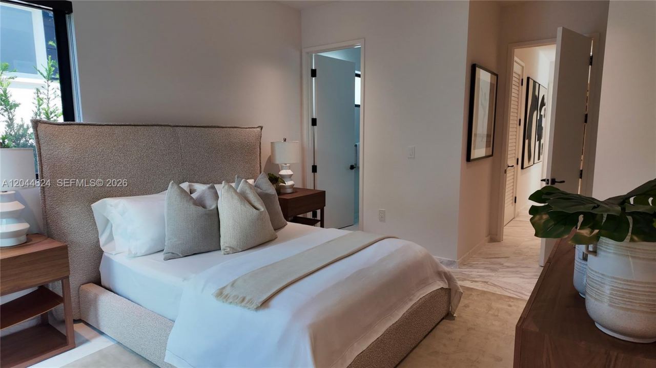570 S Shore Dr , Miami Beach, FL 33141 Photo
