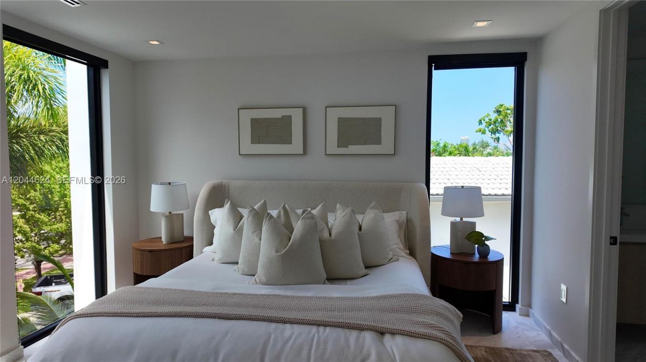 570 S Shore Dr , Miami Beach, FL 33141 Photo