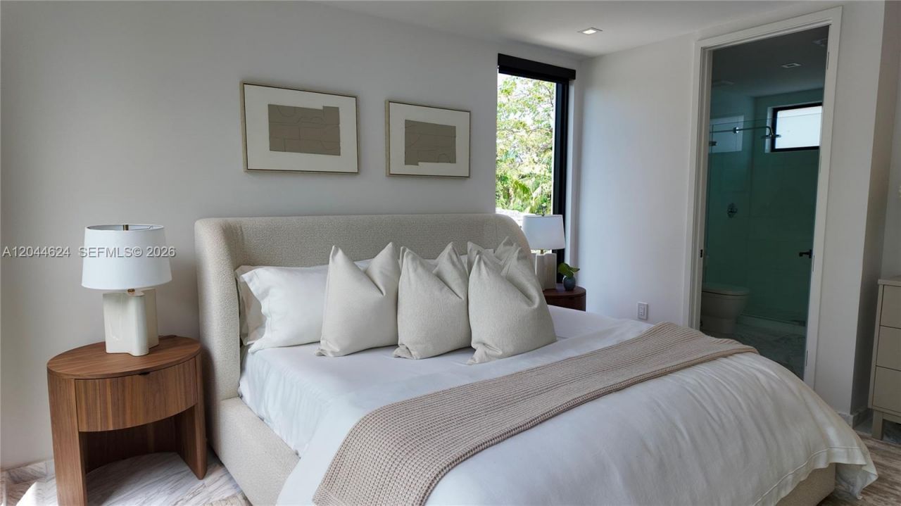 570 S Shore Dr , Miami Beach, FL 33141 Photo