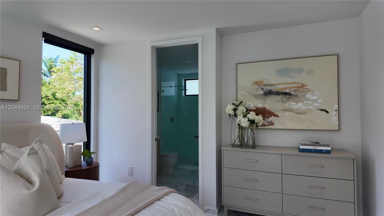 570 S Shore Dr , Miami Beach, FL 33141 Photo