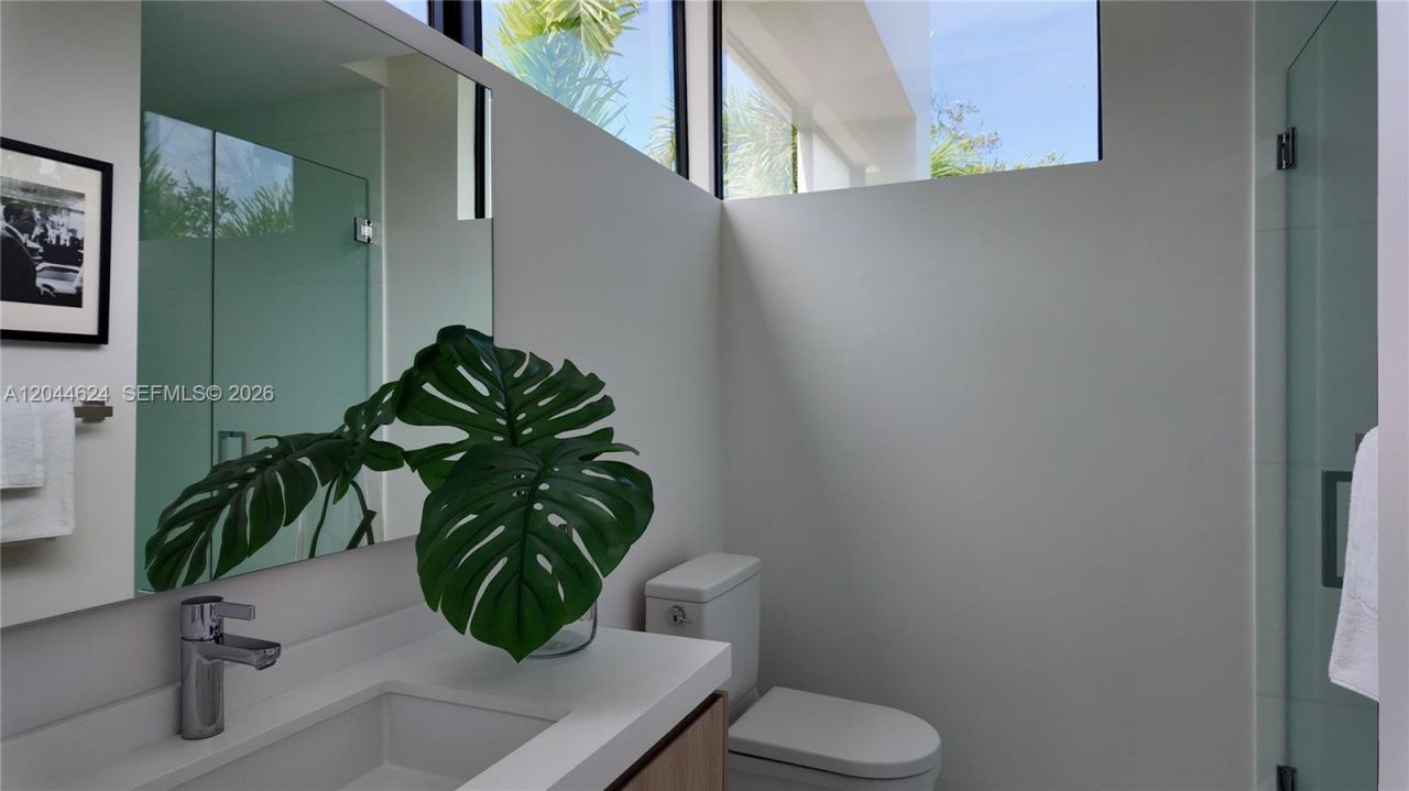 570 S Shore Dr , Miami Beach, FL 33141 Photo