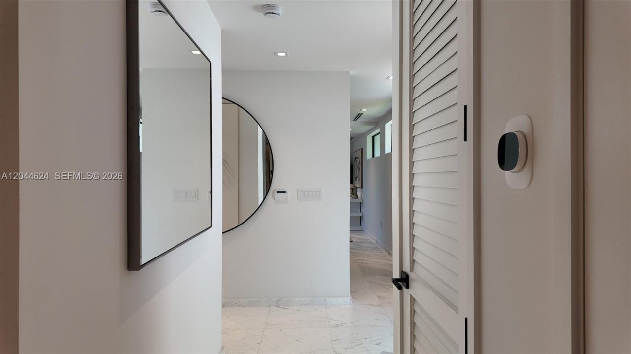 570 S Shore Dr , Miami Beach, FL 33141 Photo