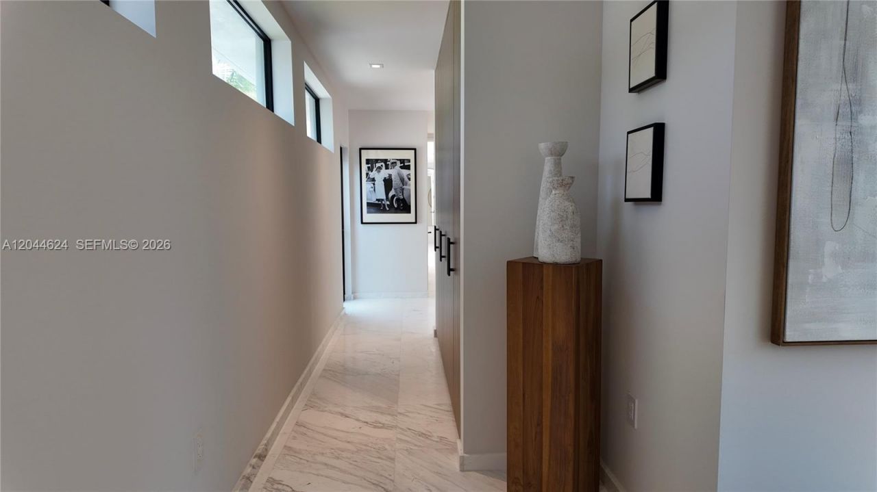 570 S Shore Dr , Miami Beach, FL 33141 Photo