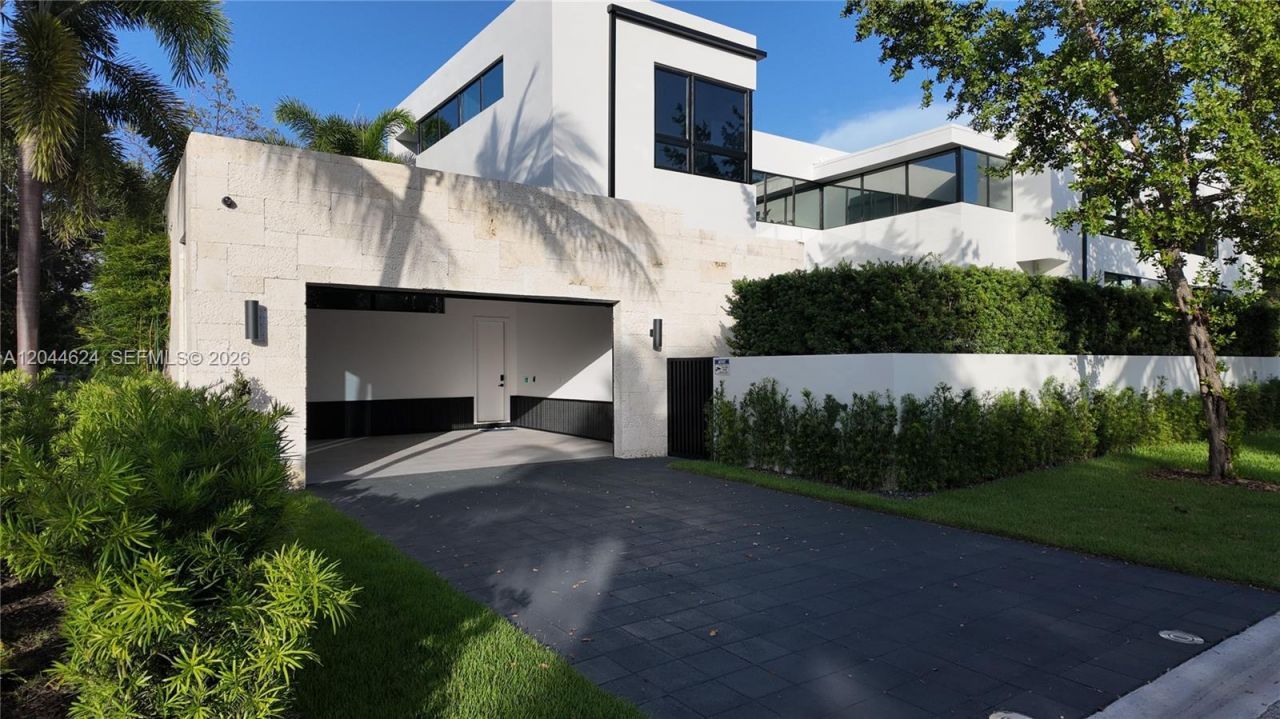 570 S Shore Dr , Miami Beach, FL 33141 Photo
