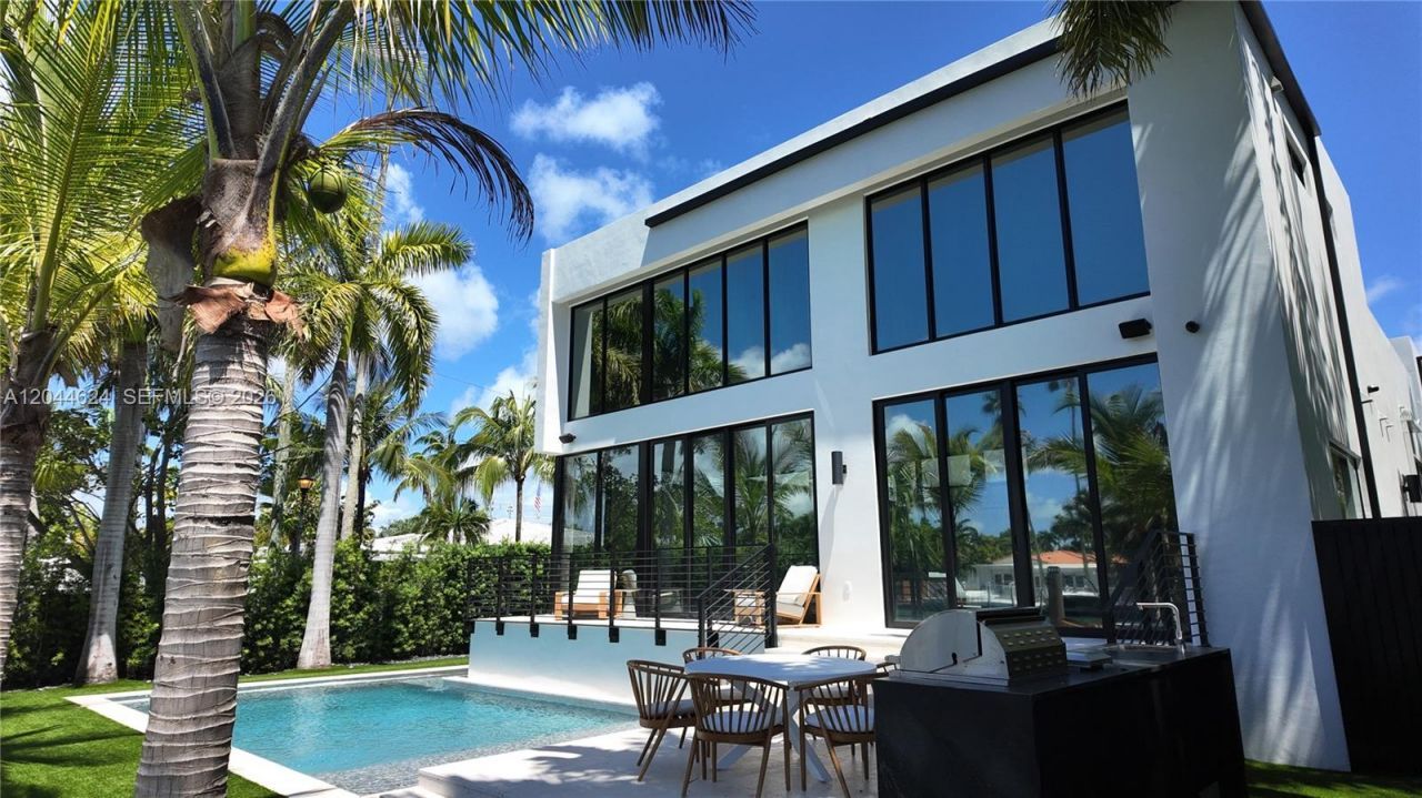570 S Shore Dr , Miami Beach, FL 33141 Photo