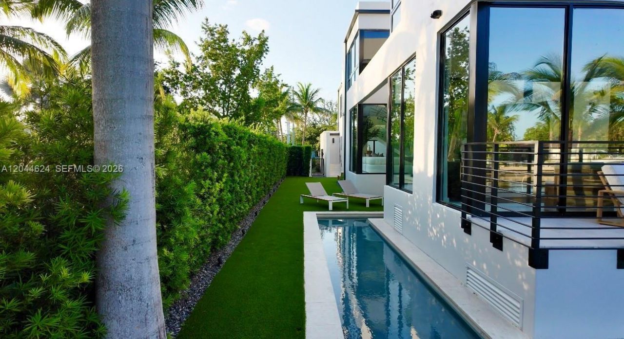 570 S Shore Dr , Miami Beach, FL 33141 Photo