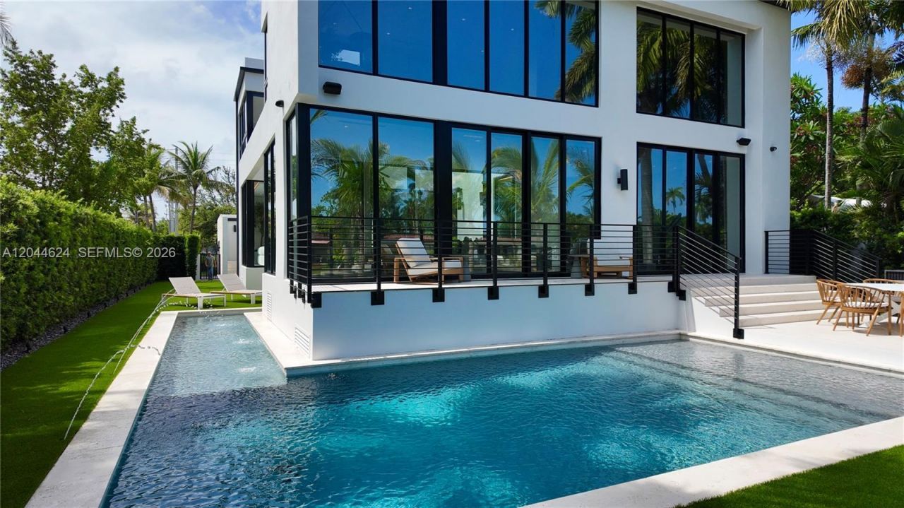 570 S Shore Dr , Miami Beach, FL 33141 Photo