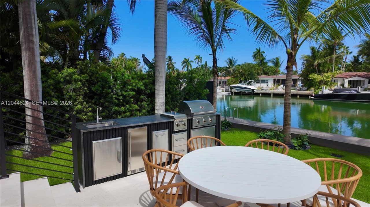 570 S Shore Dr , Miami Beach, FL 33141 Photo