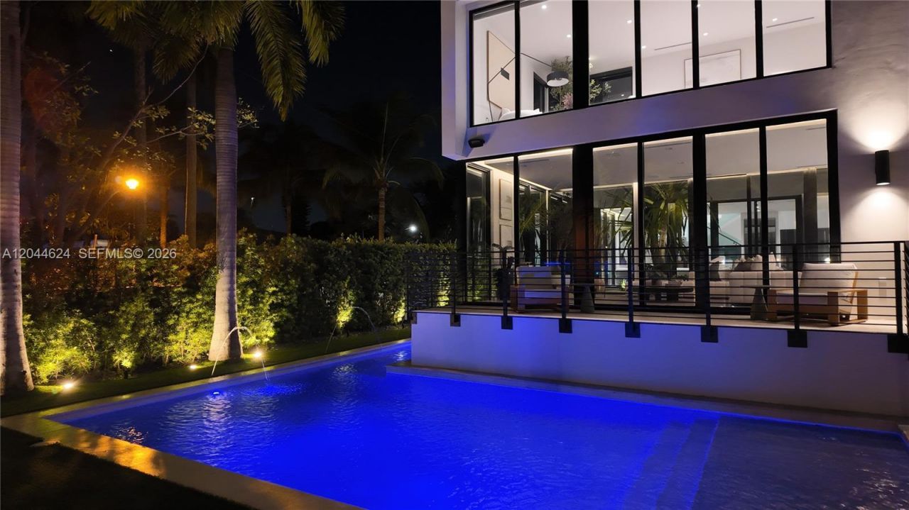 570 S Shore Dr , Miami Beach, FL 33141 Photo