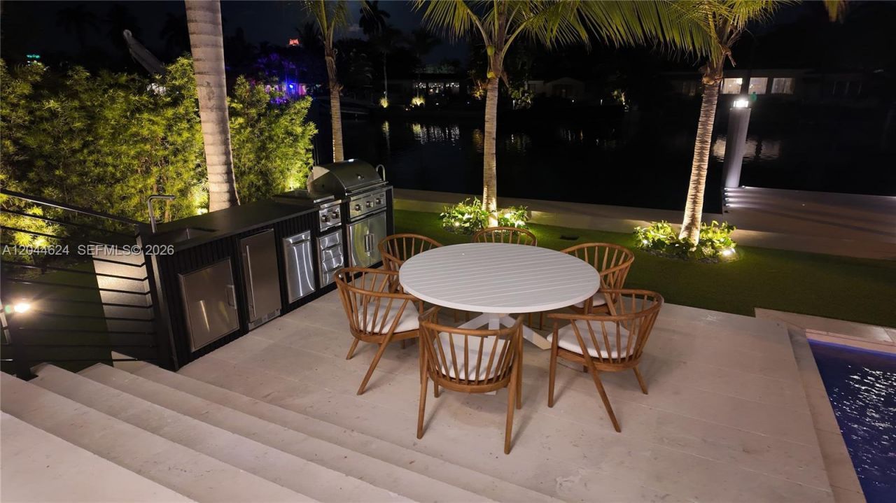 570 S Shore Dr , Miami Beach, FL 33141 Photo