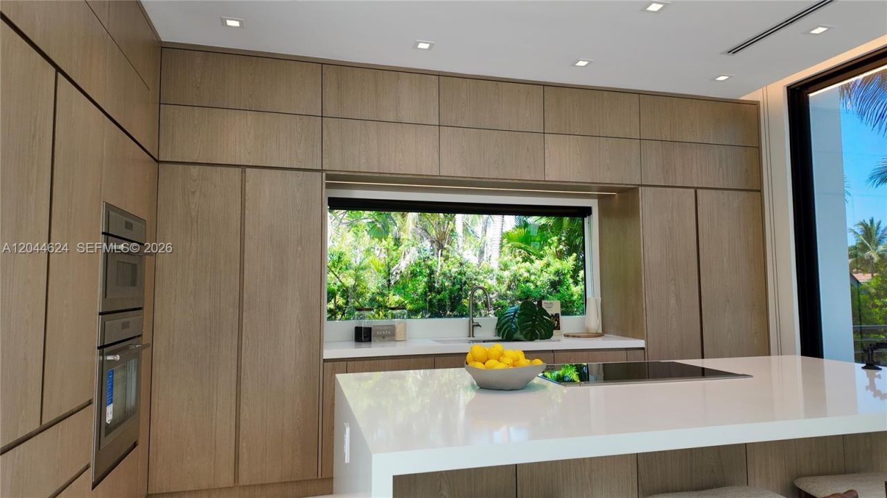 570 S Shore Dr , Miami Beach, FL 33141 Photo