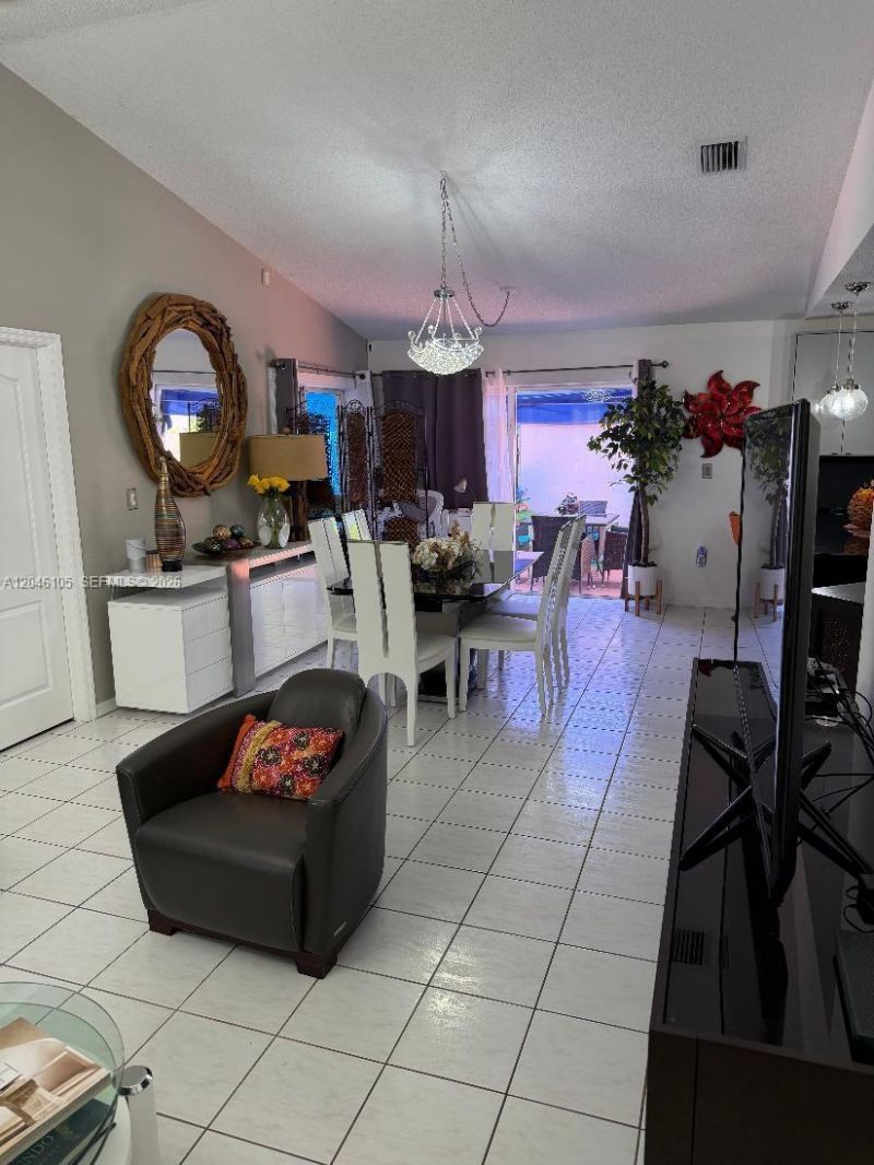 19554 NW 79th Pl, Hialeah, FL 33015 Photo