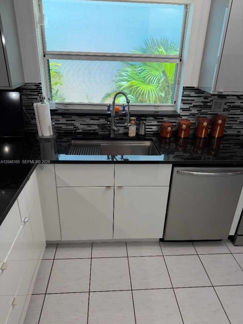 19554 NW 79th Pl, Hialeah, FL 33015 Photo