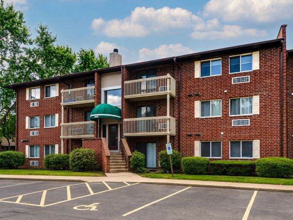 880 N Lakeside Drive , Unit 3A, Vernon Hills, IL 60061