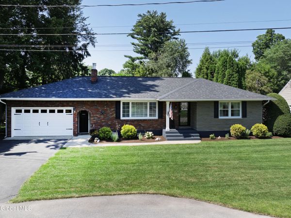 1040 John Alden Lane, Schenectady, NY 12306