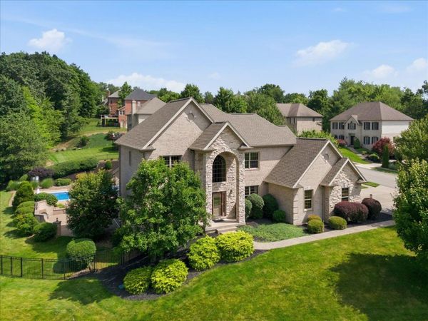 807 Cavan Drive, Cranberry Twp, PA 16066