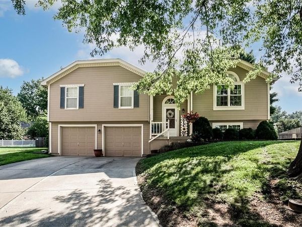717 SE Pierre Court, Lee's Summit, MO 64063