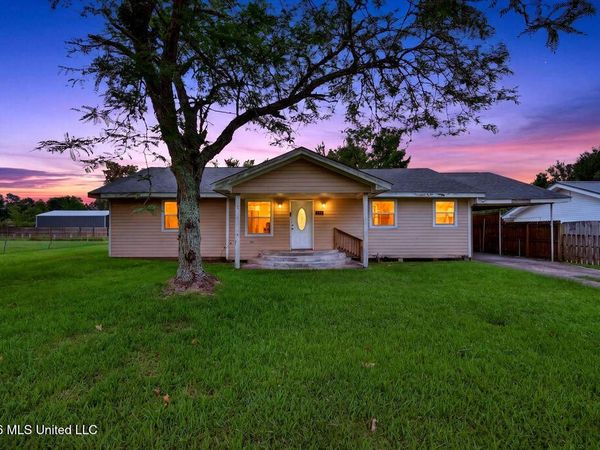 542 Saint John Street, Bay Saint Louis, MS 39520